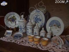 Foto Exposition Vente de porcelaine peinte à la main