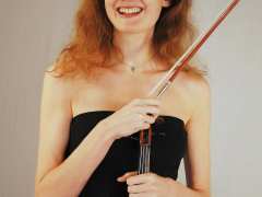 photo de Récital Bach:la violoniste Marie Cantagrill en concert en Gironde le 20 Juin 2010 à Vertheuil pour clôturer la Journée Nationale du Patrimoine et en préambule de la Fête de la Musique