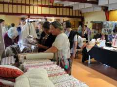 foto di marché et puces des couturières avec exposition de patchworks