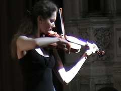 photo de La violoniste Marie Cantagrill à Mâcon¨, dans le Saône-et-Loire, le 12 Décembre 2010 pour un Récital Bach à l'occasion de la sortie de son Nouvel Album!