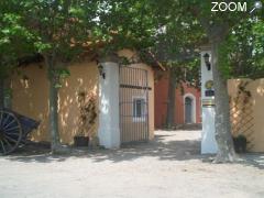 photo de Domaine de Gleizes - Chambres et Table d'hôtes au milieu des vignes.