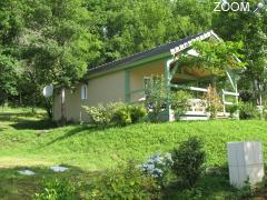 picture of Chalets meublés dans parc résidentiel avec piscines