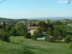 photo de Gite Rural Domaine des Roujoux Piscine Chauffée, Vue Stupéfiante  & Golf