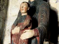 Foto À l'ombre de la Basilique Notre dame d'Orcival, les petites églises du territoire possèdent des trésors cachés