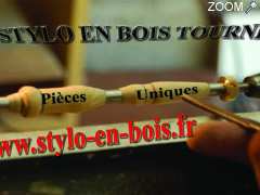 photo de stylo en bois fabriqué de façon artisanale