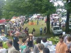 foto di MARCHE AUX FLEURS ET VIDE GRENIER GEANT