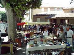 photo de brocante collections art et deco