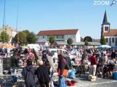 foto di BROCANTE - EXPO VOITURES ANCIENNES - RESTAURATION MOULES FRITES