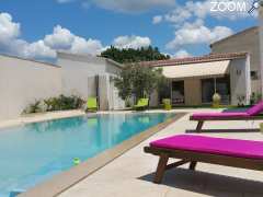 photo de Un patio en Provence Tourisme Affaires Vacances