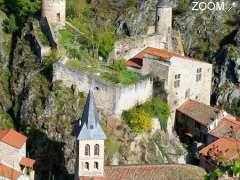 фотография de Château féodal de Saint-Floret